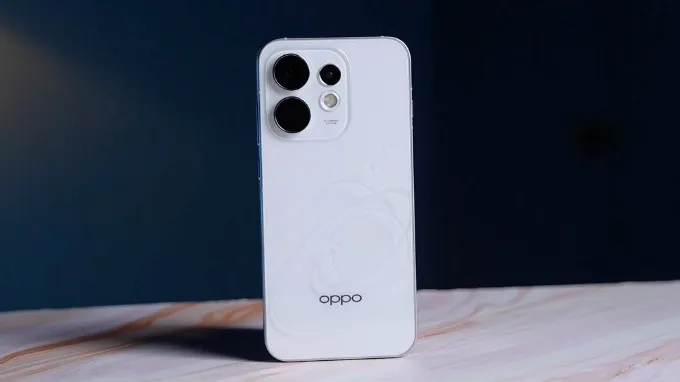 OPPO Reno16 5G nhanh chóng thu hút sự chú ý nhờ thiết kế nhỏ gọn