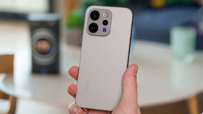 Vivo V70 được giới thiệu từ tháng 2/2026 với điểm nhấn nằm ở hệ thống camera 50MP