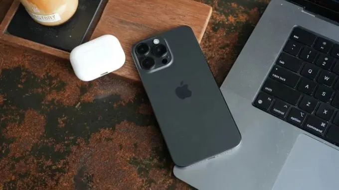 Hình ảnh iPhone 15 Pro Max Titan đen