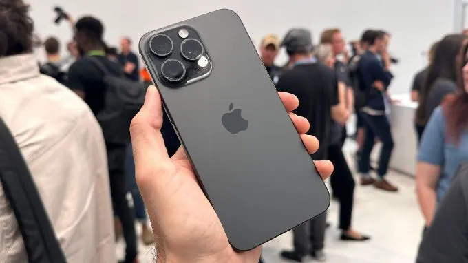 Hình ảnh iPhone 15 Pro Max đen