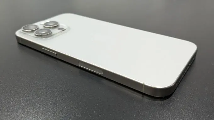 Hình ảnh iPhone 15 Pro Max màu Titan Trắng
