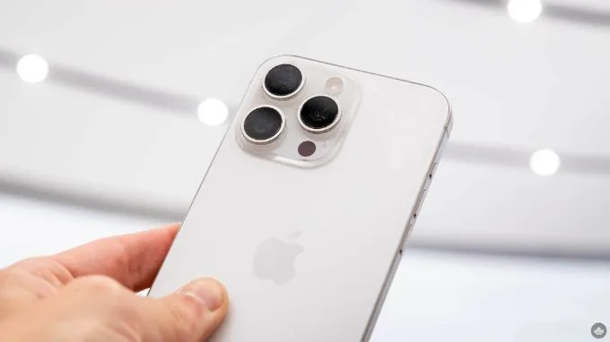 Hình ảnh iPhone 15 Pro Max màu Trắng