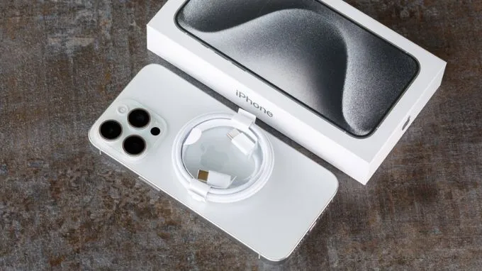 iPhone 15 Pro Max màu Titan Trắng