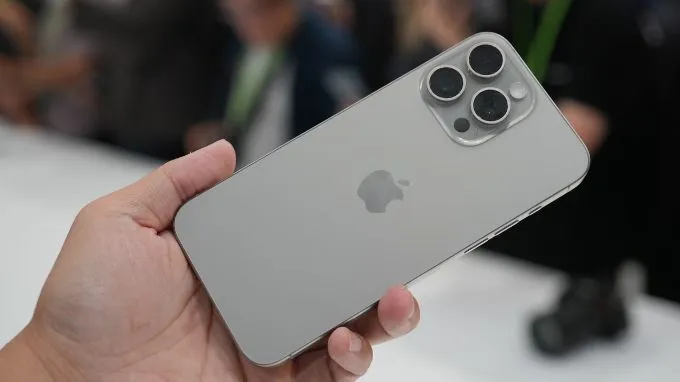 iPhone 15 Pro Max màu Titan Tự nhiên
