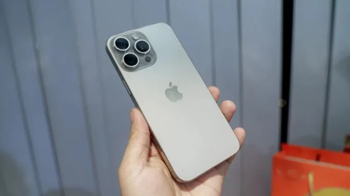 Ảnh iPhone 15 Pro Max màu Titan Tự nhiên