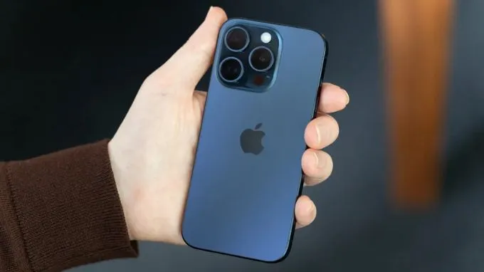 Hình ảnh iPhone 15 Pro Max màu Titan Xanh