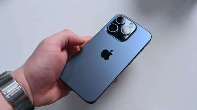 iPhone 15 Pro Max màu Titan Xanh