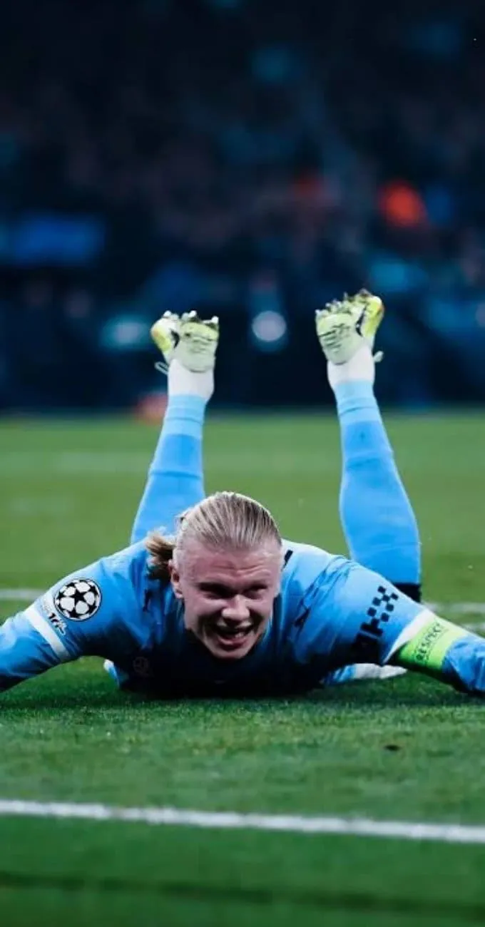 Hình nền Haaland trong màu áo Manchester City
