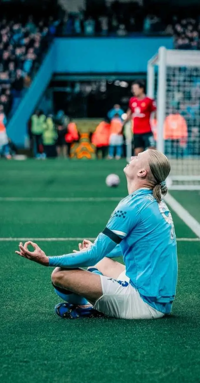 Hình nền Haaland trong màu áo Manchester City