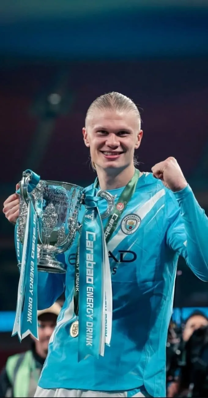 Hình nền Haaland trong màu áo Manchester City