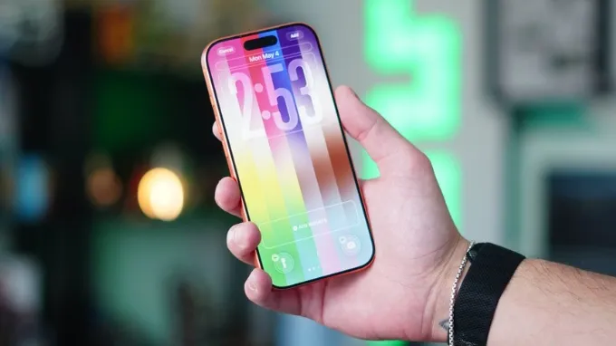 Hình nền iOS 26.5 có tùy chỉnh được không?