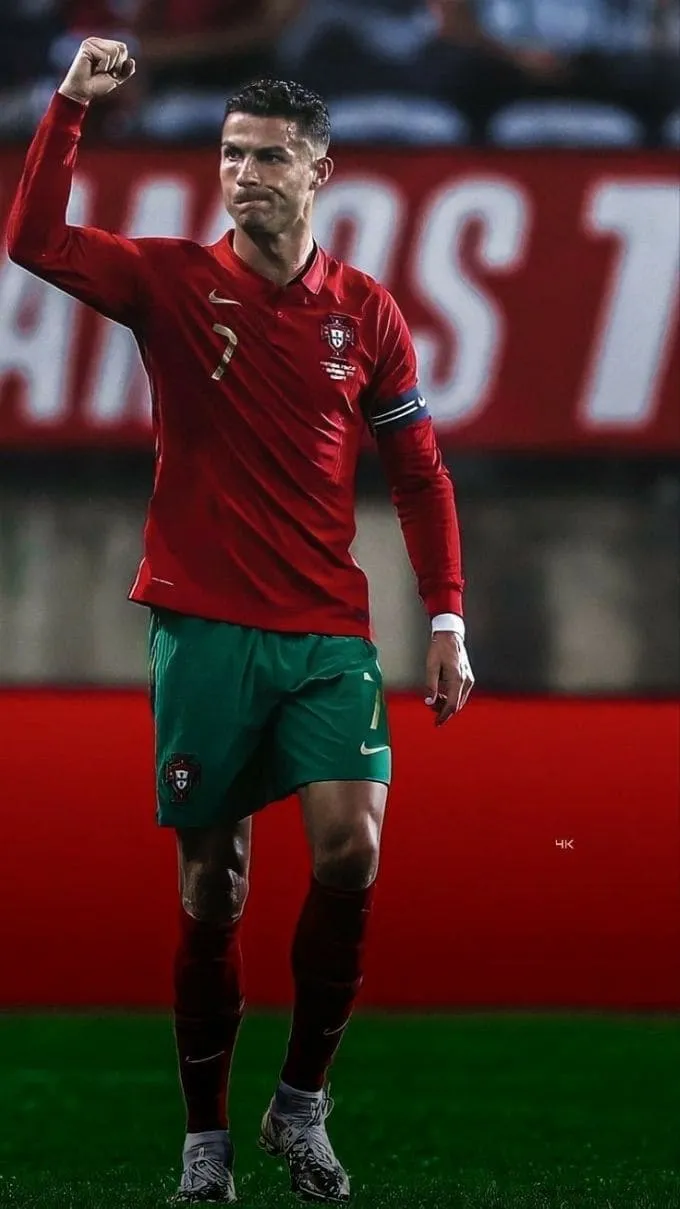 Hình nền Ronaldo trong màu áo đội tuyển quốc gia và Al Nassr