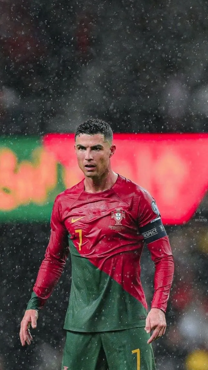 Hình nền Ronaldo trong màu áo đội tuyển quốc gia và Al Nassr