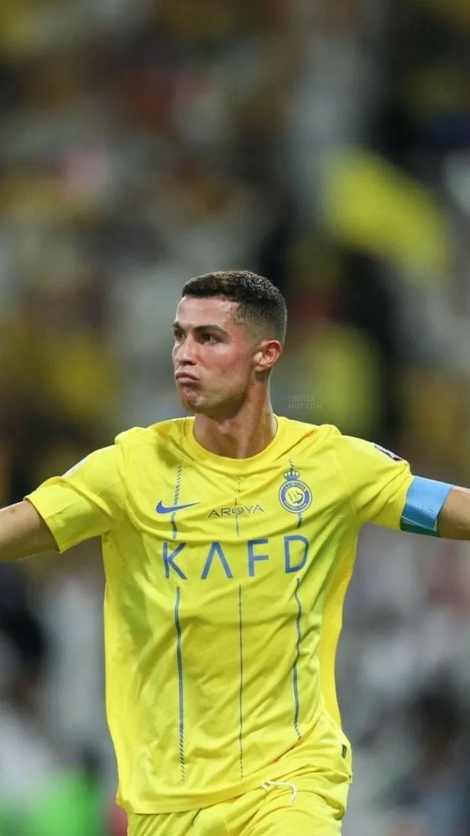 Hình nền Ronaldo trong màu áo đội tuyển quốc gia và Al Nassr