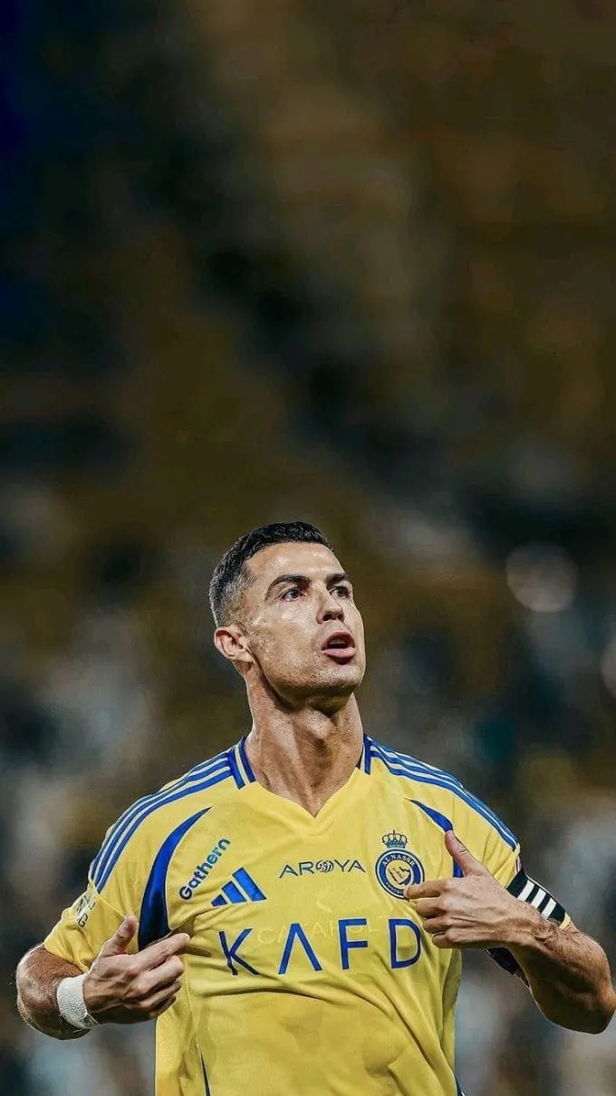 Hình nền Ronaldo trong màu áo đội tuyển quốc gia và Al Nassr