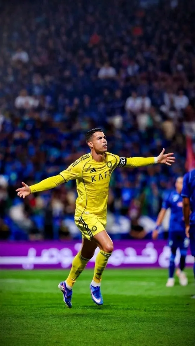 Hình nền Ronaldo trong màu áo đội tuyển quốc gia và Al Nassr