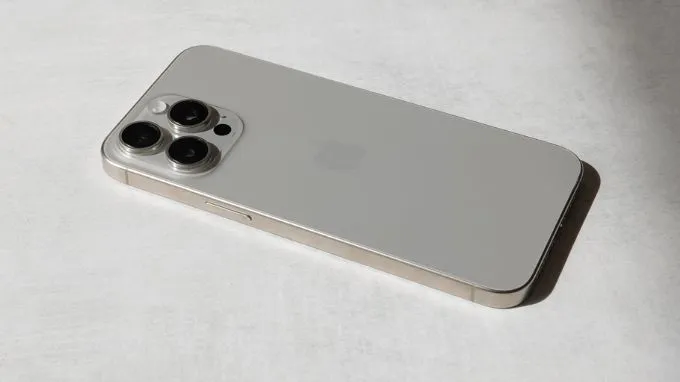 iPhone 15 Pro Max có mấy SIM