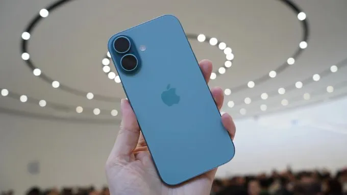 iPhone 16 Plus với màu Xanh Mòng két (Teal)