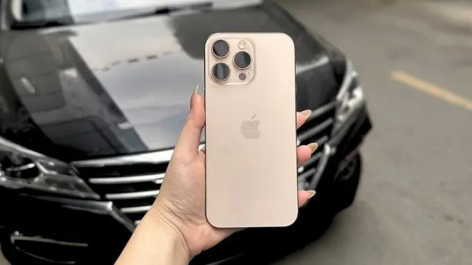 iPhone 16 Pro Max: Nổi bật thích khung titan và màn hình lớn