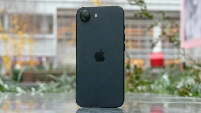 Mua iPhone 16e cho học sinh cấp 3 nếu muốn tiết kiệm chi phí
