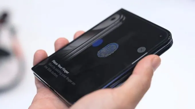iPhone Duo không được trang bị Face ID mà dùng Touch ID