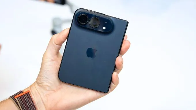 iPhone Duo là mẫu smartphone gập đầu tiên của Apple