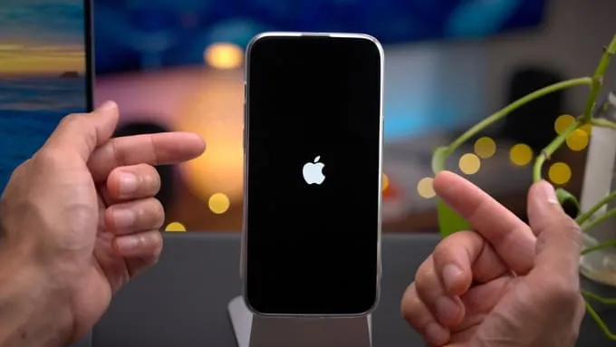 Khởi động lại iPhone