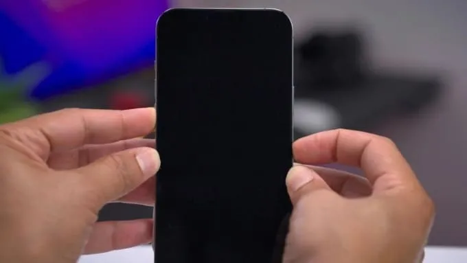 Đưa iPhone vào chế độ DFU bằng tổ hợp phím phù hợp