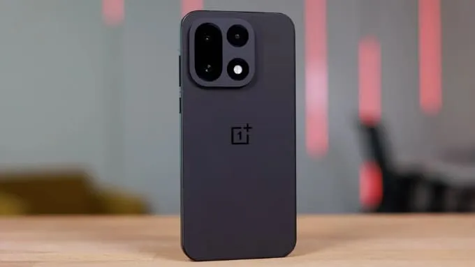 OnePlus 15 là lựa chọn thay thế Vivo X300 Pro dành cho người dùng ưu tiên hiệu năng và thời lượng pin