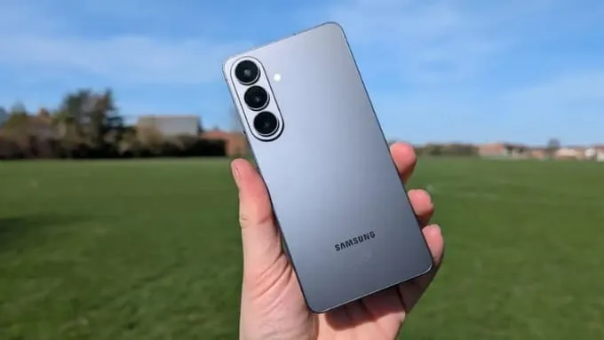 Galaxy S26 Plus là lựa chọn thay thế Xiaomi 17T không thể bỏ qua