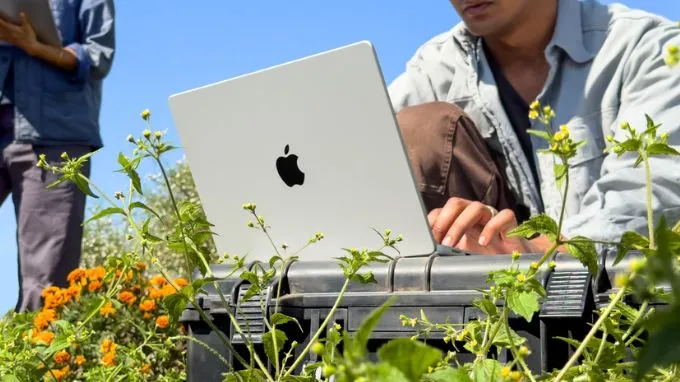 MacBook Pro 14 inch M6 giá 54.999.000đ cho bản tiêu chuẩn
