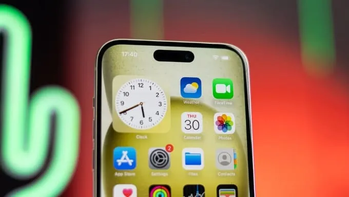 Màn hình iPhone 15 Plus có thiết kế Dynamic Island