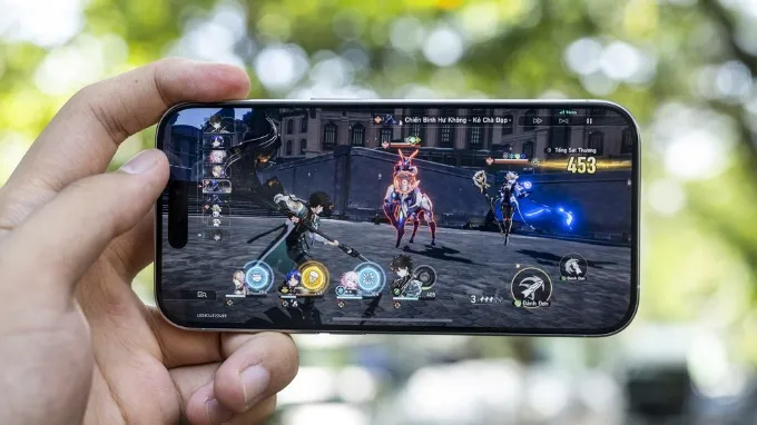 Màn hình iPhone 15 Pro phù hợp với người thích một chiếc điện thoại cao cấp nhưng không quá lớn