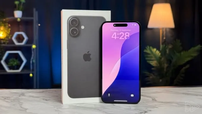iPhone 16 Plus được trang bị màn hình Super Retina XDR OLED kích thước 6.7 inch