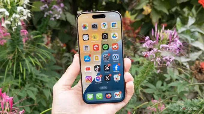 iPhone 16 Pro có độ sáng ngoài trời tối đa khoảng 2.000 nit