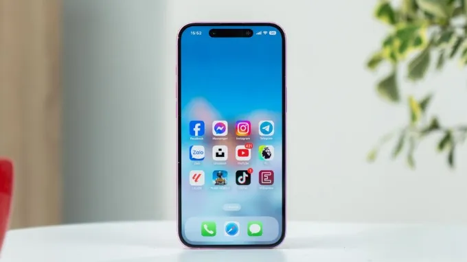 iPhone 16 sở hữu màn hình Super Retina XDR OLED kích thước 6.1 inch