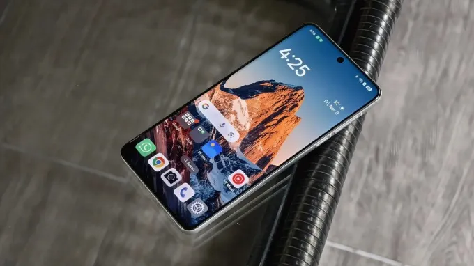 Điểm nổi bật nhất của Find X8 Pro nằm ở độ sáng màn hình cực cao