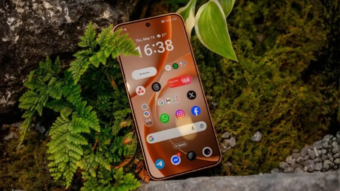 OPPO Find X9s sở hữu không gian hiển thị rộng rãi với màn hình 6.59 inch
