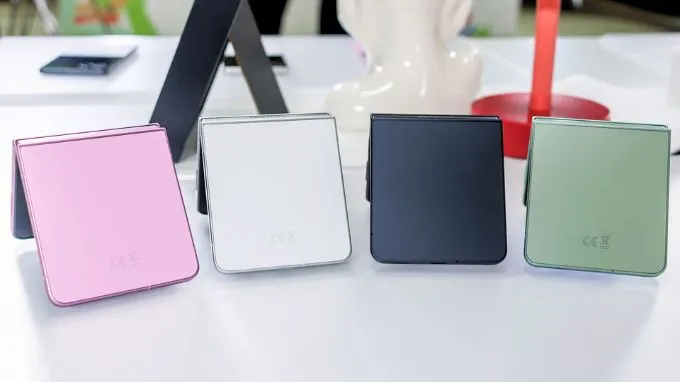 Một trong những lý do nên mua Z Flip8 là bộ sưu tập màu