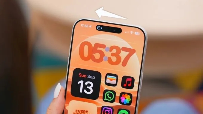 Thu gọn và chuyển hoạt động trên Dynamic Island trên iPhone 18 Pro