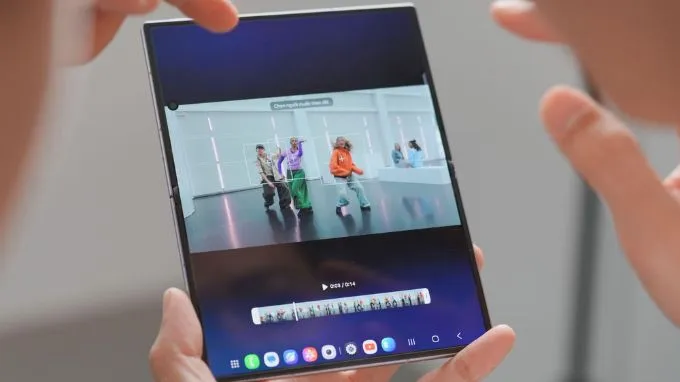 Tính năng theo dõi chủ thể trên Galaxy Z Fold8 Ultra