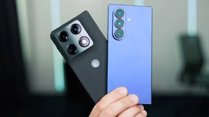 Vậy nên mua Motorola Razr Fold hay Galaxy Z Fold 7?