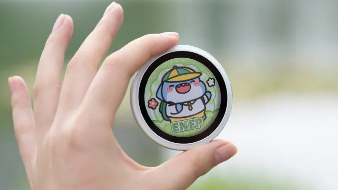 OPPO Bubble là một màn hình phụ thông minh có thiết kế dạng tròn