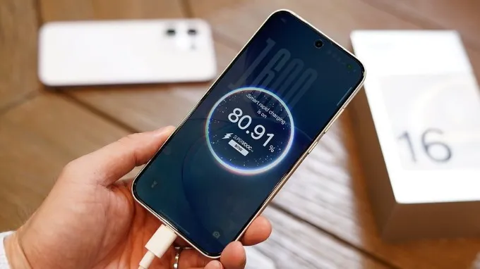 Pin dung lượng lớn kết hợp sạc nhanh 80W tiện lợi