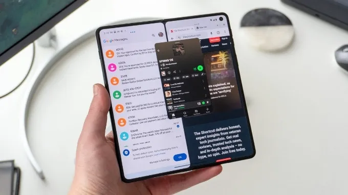 Motorola Razr Fold lựa chọn hướng đi đơn giản và thân thiện hơn