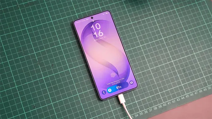 Sạc nhanh trên Galaxy S26 Ultra