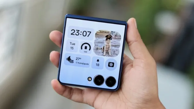 Pin Galaxy Z Flip 7 dung lượng là 4.300 mAh
