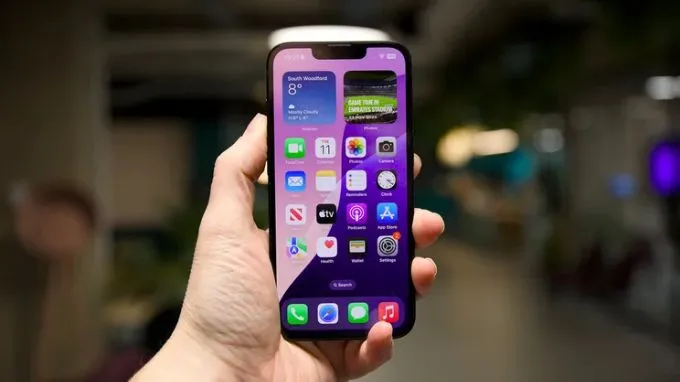 Pin iPhone 16e có đủ dùng cả ngày không