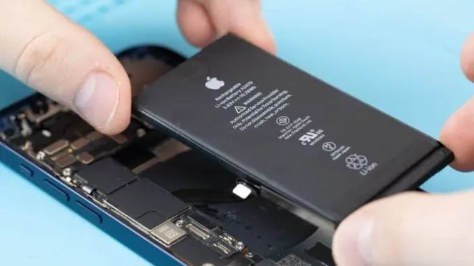 Pin đã được thay thế nhưng không được iPhone nhận diện