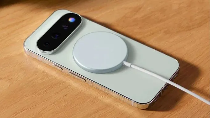Đáng chú ý, cả ba mẫu máy đều hỗ trợ PixelSnap với sạc không dây Qi2.2